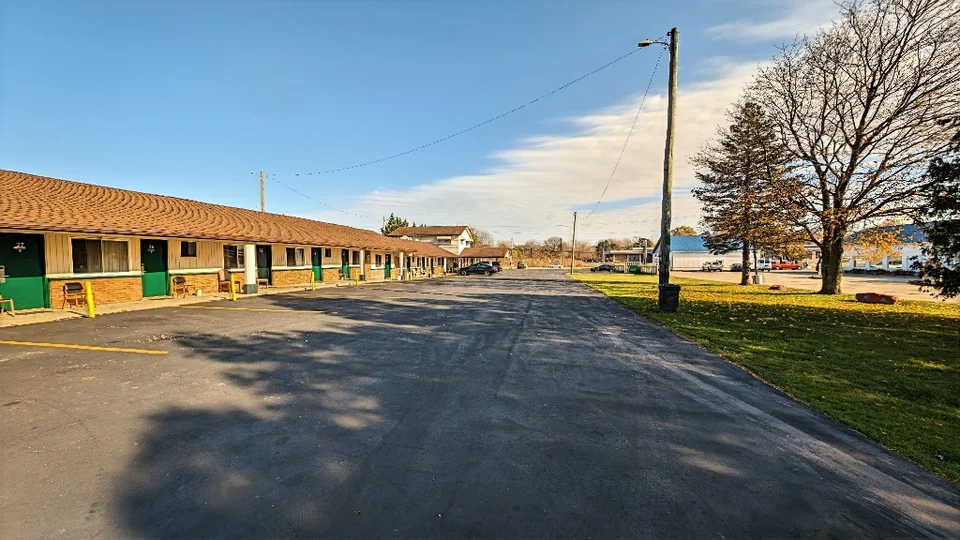 Motel room entrances and parking along the property’s covered walkway